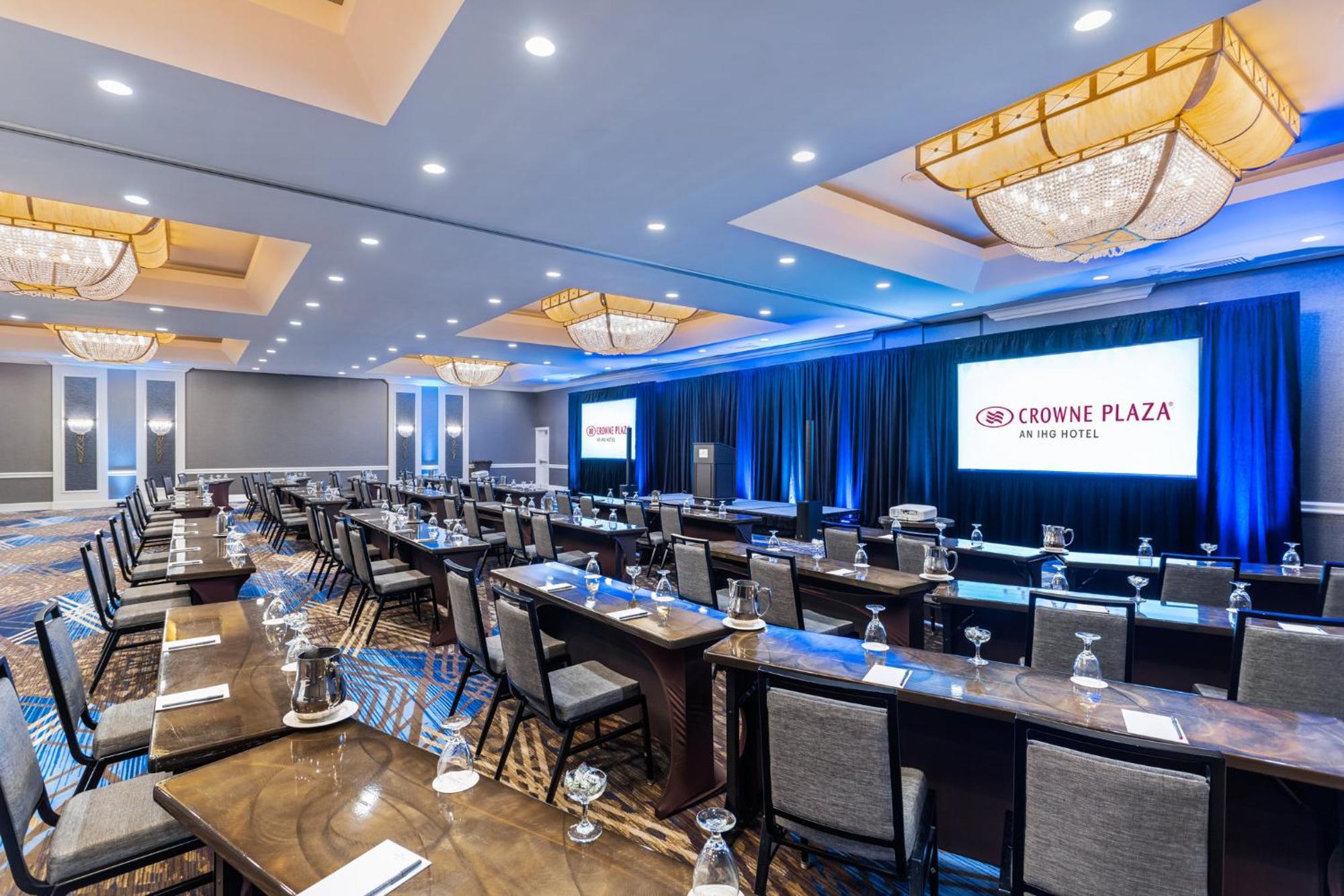 Crowne Plaza By Ihg 3*