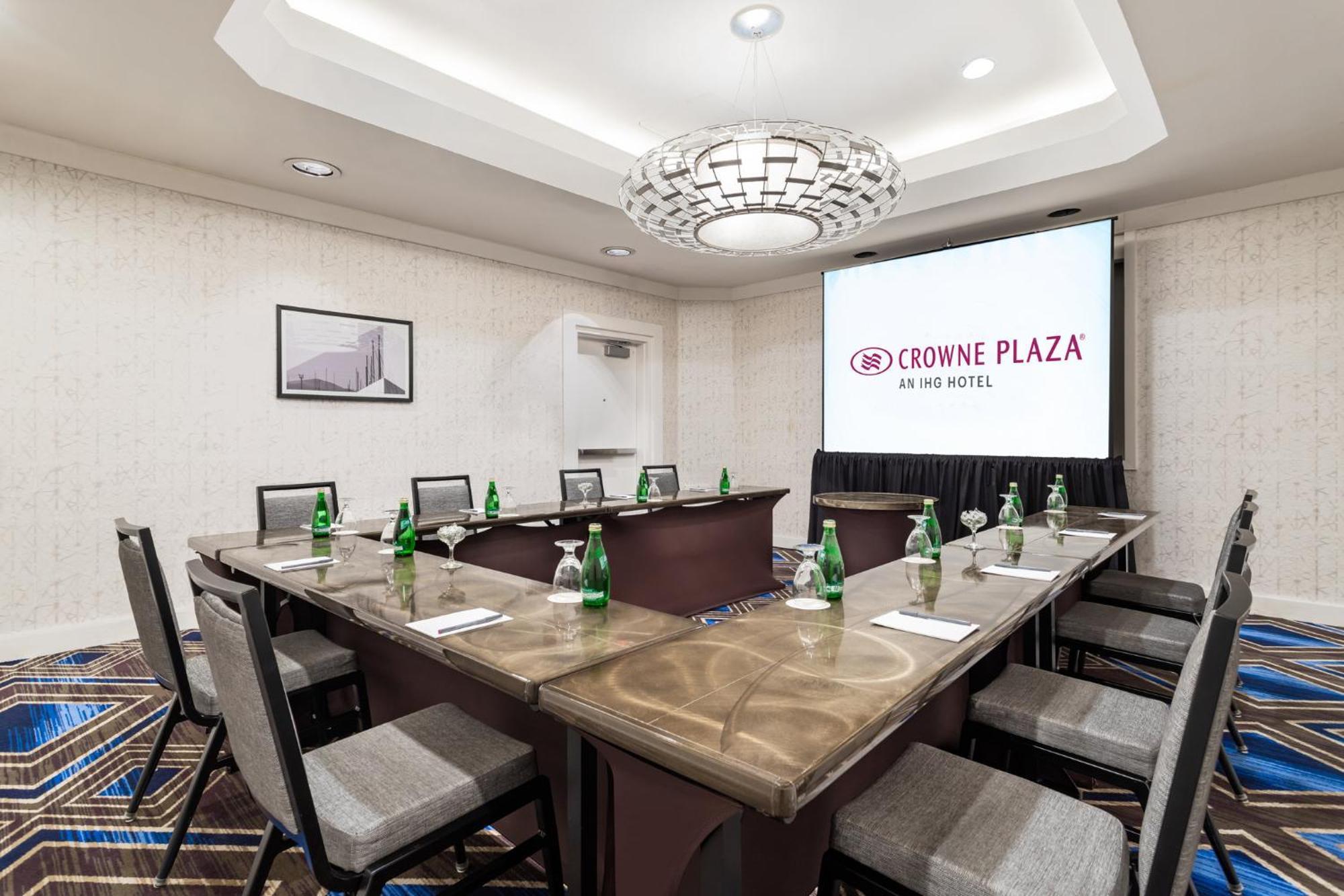Crowne Plaza By Ihg Hotel