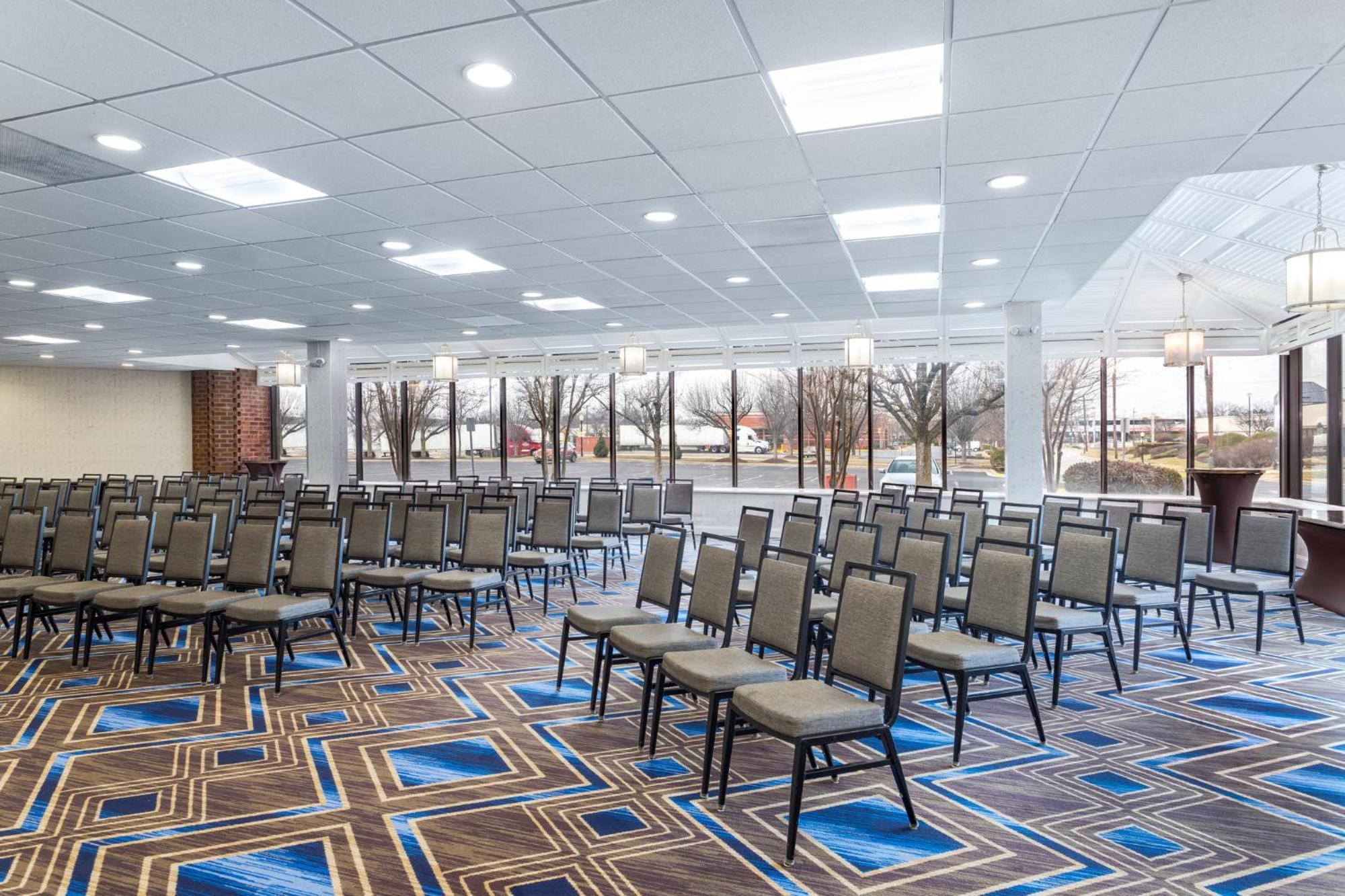 Crowne Plaza By Ihg 3*