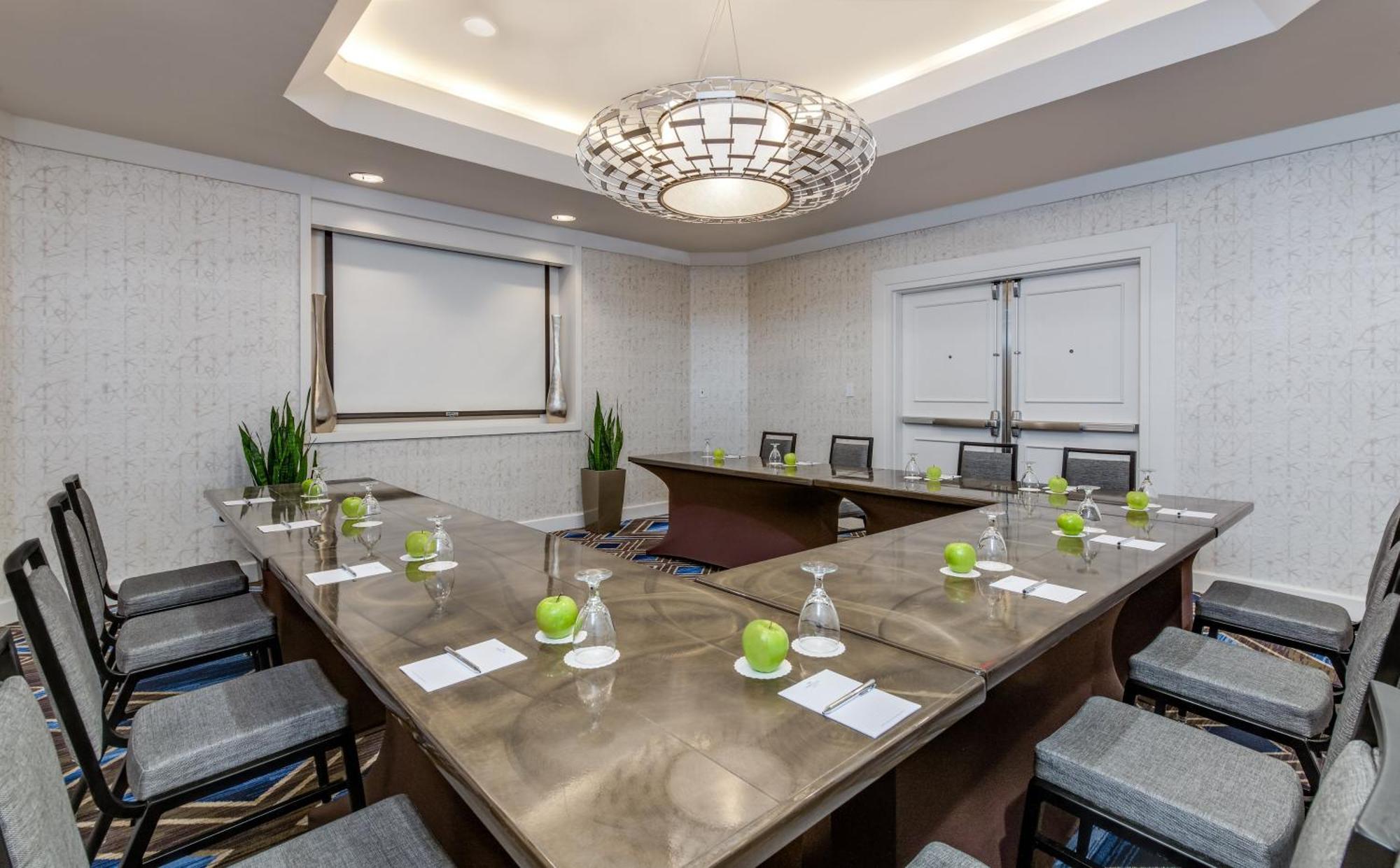 Crowne Plaza By Ihg 3*