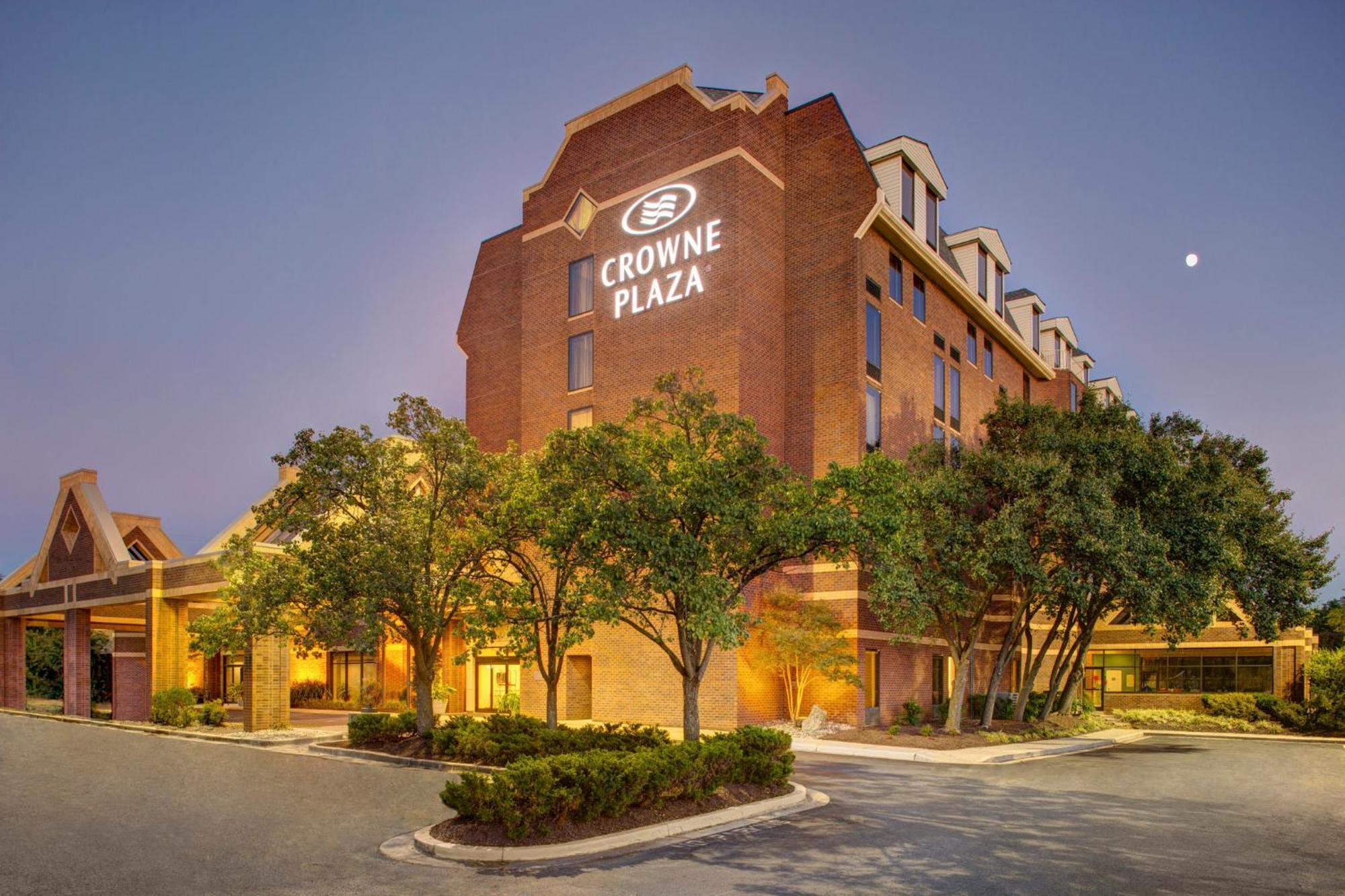 Crowne Plaza By Ihg Hotel