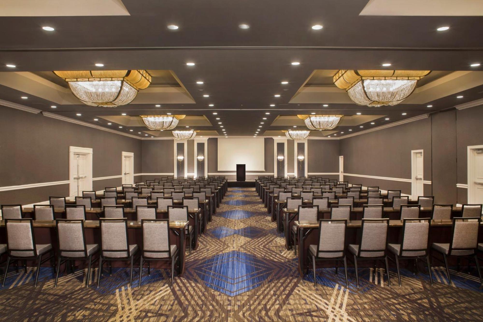 Crowne Plaza By Ihg 3*